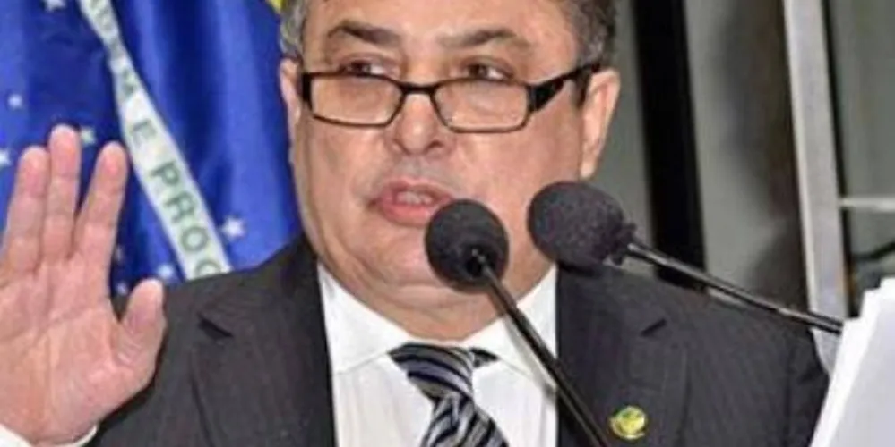 Imagem ilustrativa da imagem Justiça de Minas bloqueia bens do senador Zezé Perrella