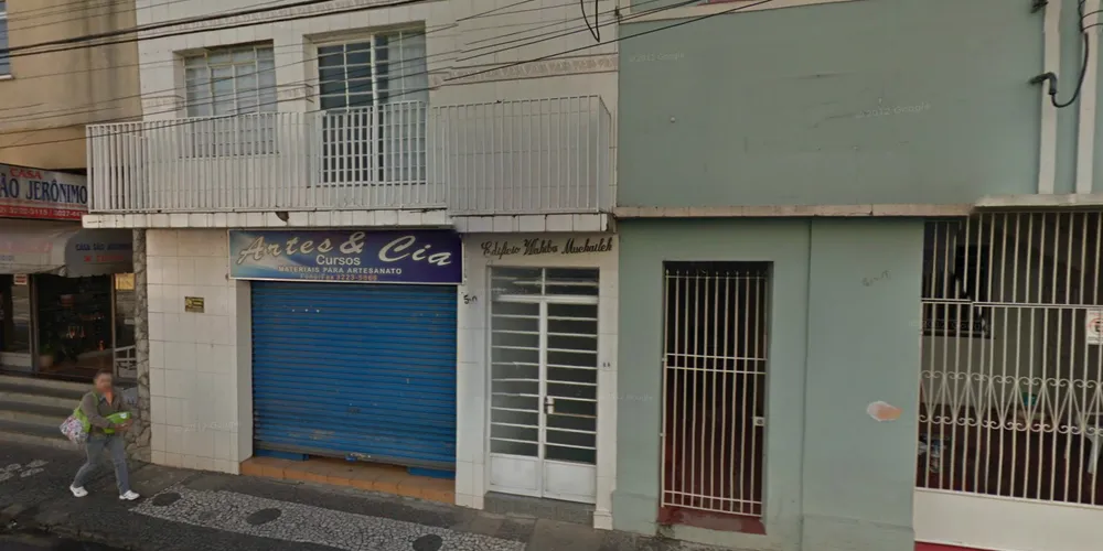 Imagem ilustrativa da imagem Bandido rouba R$ 700 de cliente e lojista em assalto  
