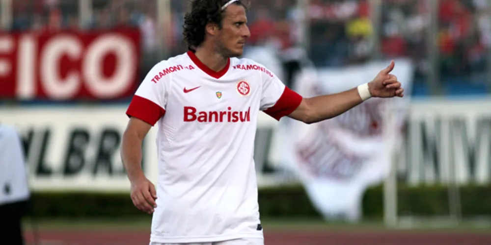 Imagem ilustrativa da imagem Forlán rescinde contrato com Inter para jogar no Japão