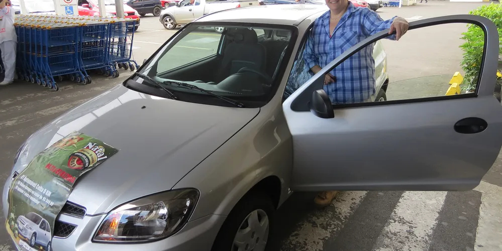 Imagem ilustrativa da imagem Campanha de Natal entrega carro para vencedora