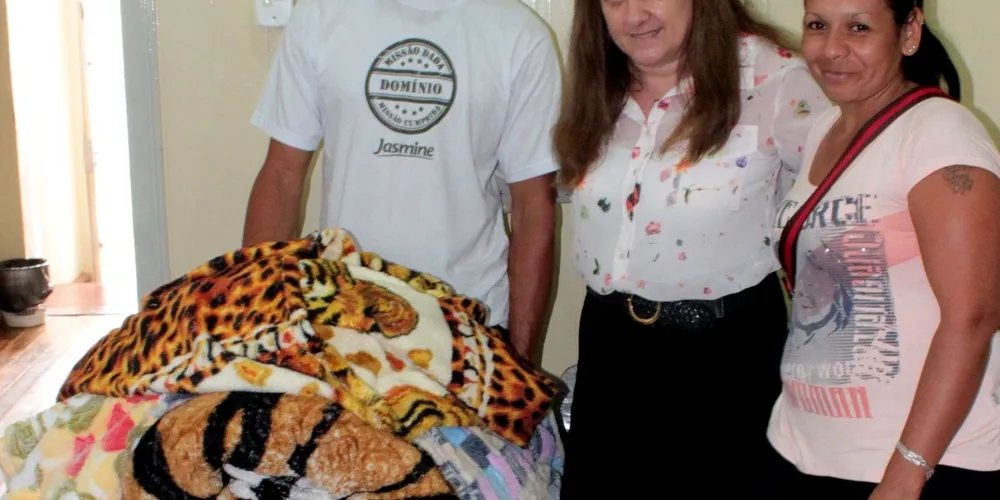 Imagem ilustrativa da imagem Família que perdeu casa em incêndio recebe ajuda