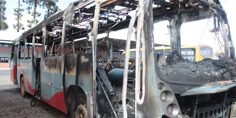 Imagem ilustrativa da imagem Justiça condena acusados de incendiar ônibus em rebelião