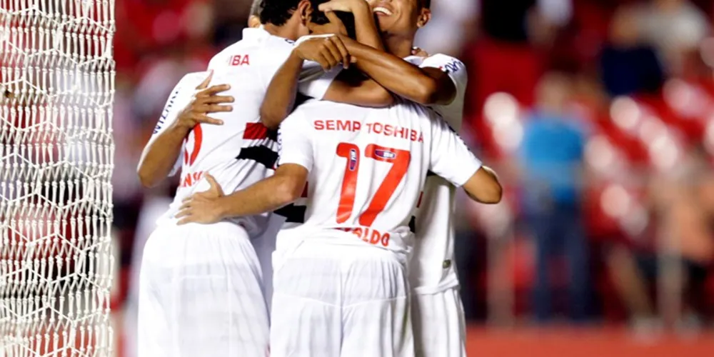 Imagem ilustrativa da imagem Paulistão: São Paulo goleia Mogi; Timão vence mais uma