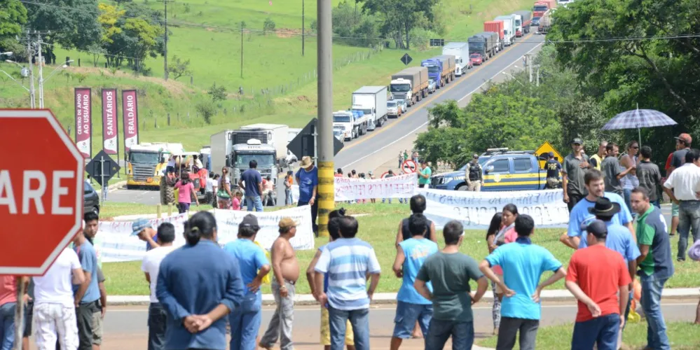 Imagem ilustrativa da imagem Rodovia BR-376 é liberada após manifestação de moradores