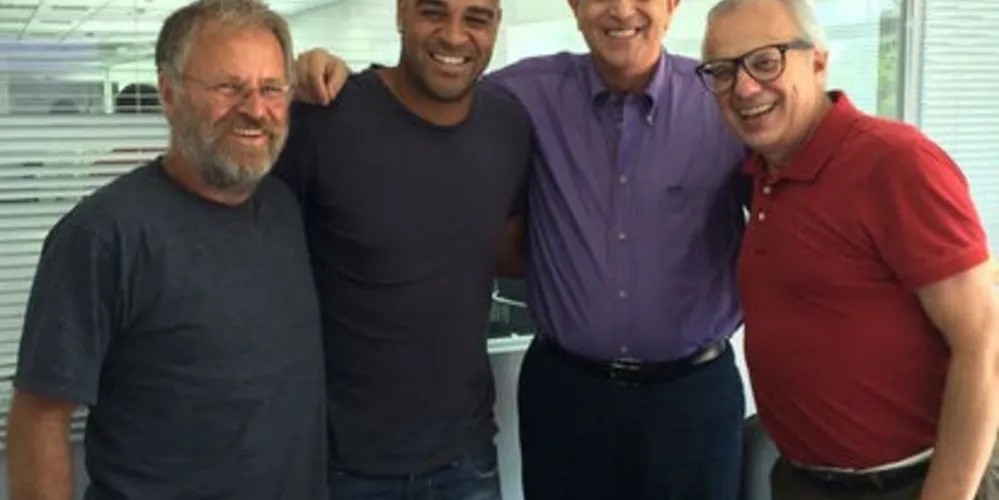 Imagem ilustrativa da imagem Adriano se reapresenta no Atlético-PR e discute contrato