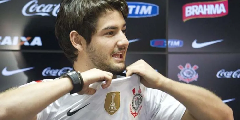 Imagem ilustrativa da imagem Disparada do dólar explicaria a lentidão de 'Mercado da Bola'