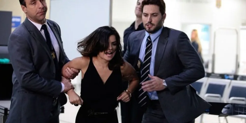 Imagem ilustrativa da imagem Félix consegue impedir que o voo de Aline decole