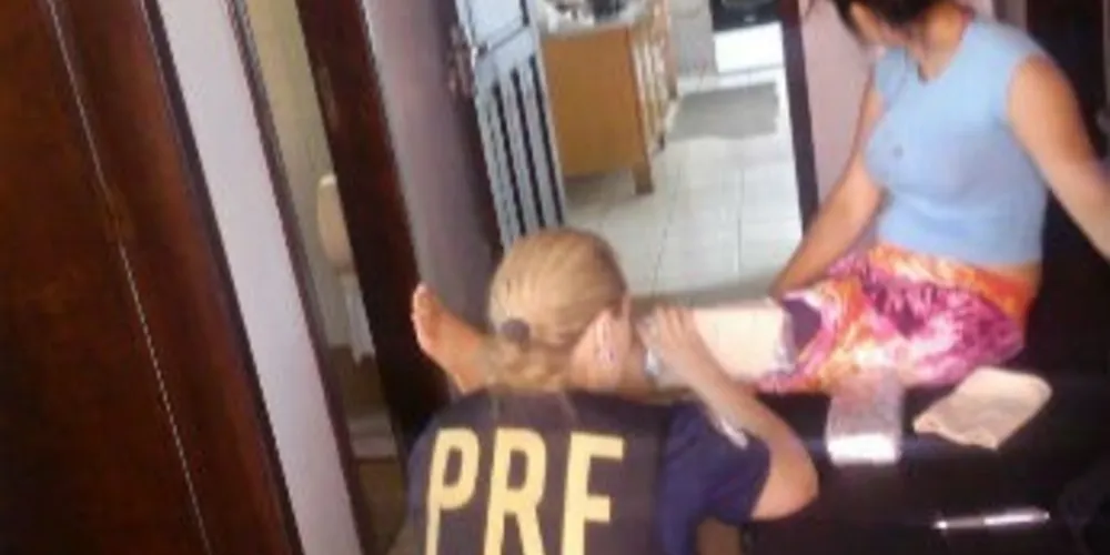 Imagem ilustrativa da imagem PRF prende jovem que transportava crack sob a saia