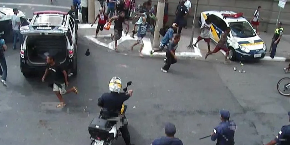 Imagem ilustrativa da imagem Imagens comprovam relação de policiais com a ‘Cracolândia’