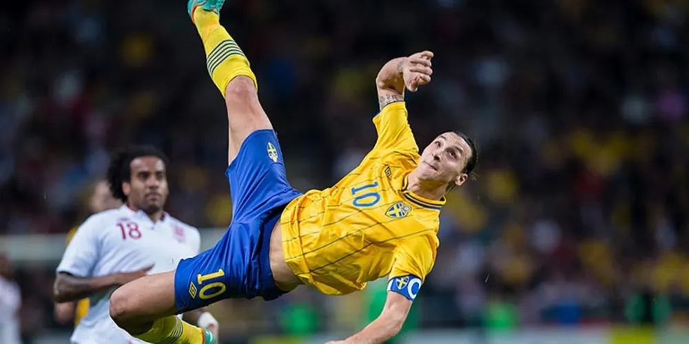 Imagem ilustrativa da imagem Ibrahimovic bate Neymar e leva prêmio por gol mais bonito