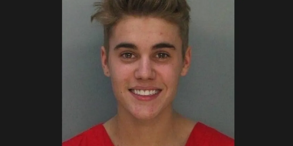 Imagem ilustrativa da imagem Bieber é preso por dirigir bêbado e fazer 'racha'