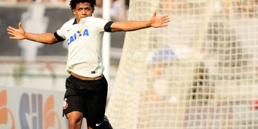 Imagem ilustrativa da imagem Timão vence e volta a marcar dois gols no mesmo jogo