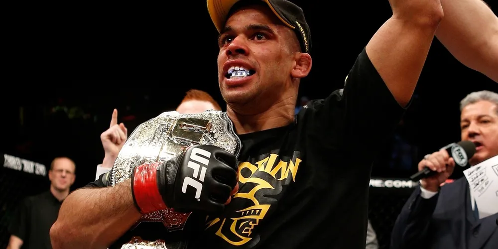 Imagem ilustrativa da imagem Com lesão de Cruz, Renan Barão vira campeão do UFC