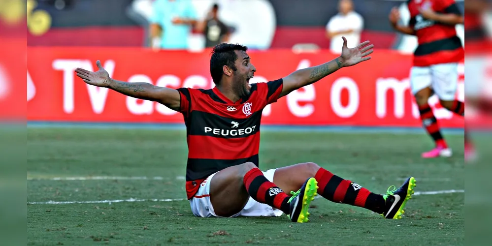 Imagem ilustrativa da imagem Ibson chega à Itália, mas é esquecido no aeroporto 