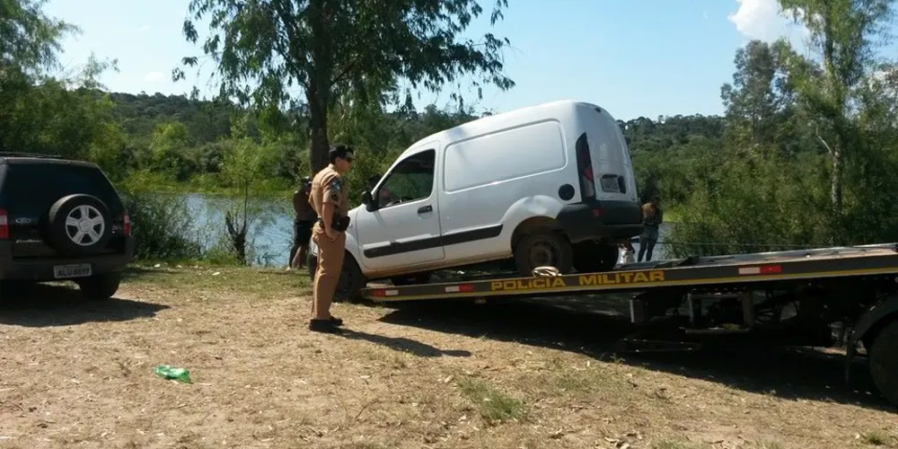 Imagem ilustrativa da imagem Carro de família que teve filha sequestrada é encontrado
