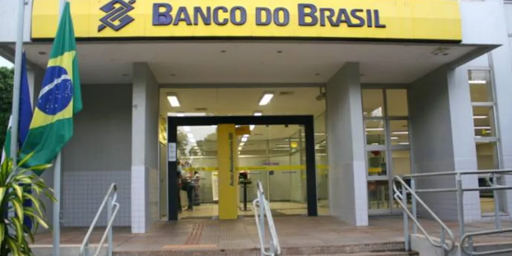 Imagem ilustrativa da imagem Ladrões invadem agência e 'param' na sala de estar