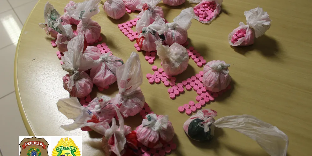 Imagem ilustrativa da imagem Grávida é presa com 2,5 mil comprimidos de ecstasy