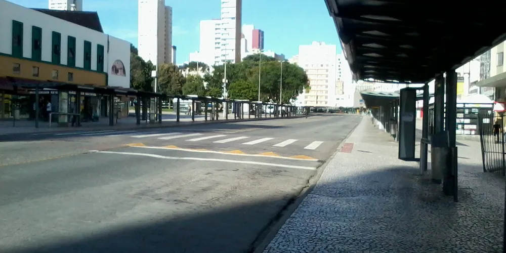 Imagem ilustrativa da imagem Justiça quer que 30% da frota de ônibus volte a funcionar