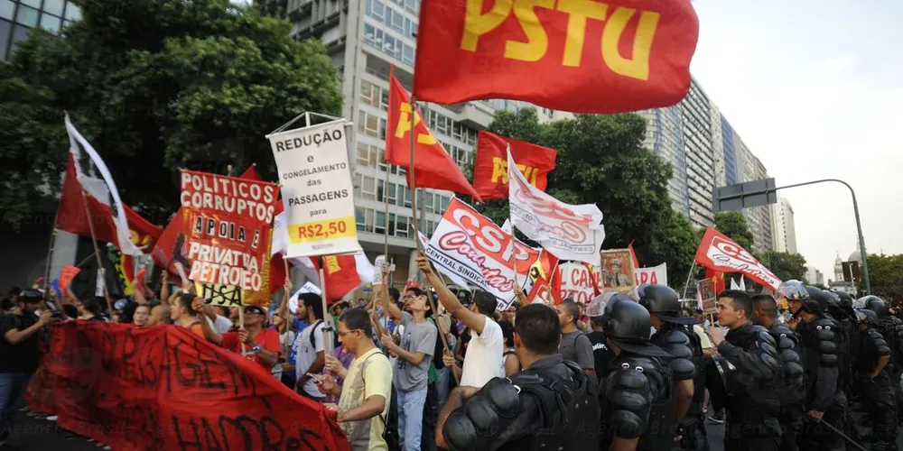 Imagem ilustrativa da imagem Protesto tem homenagem ao cinegrafista Santiago Andrade