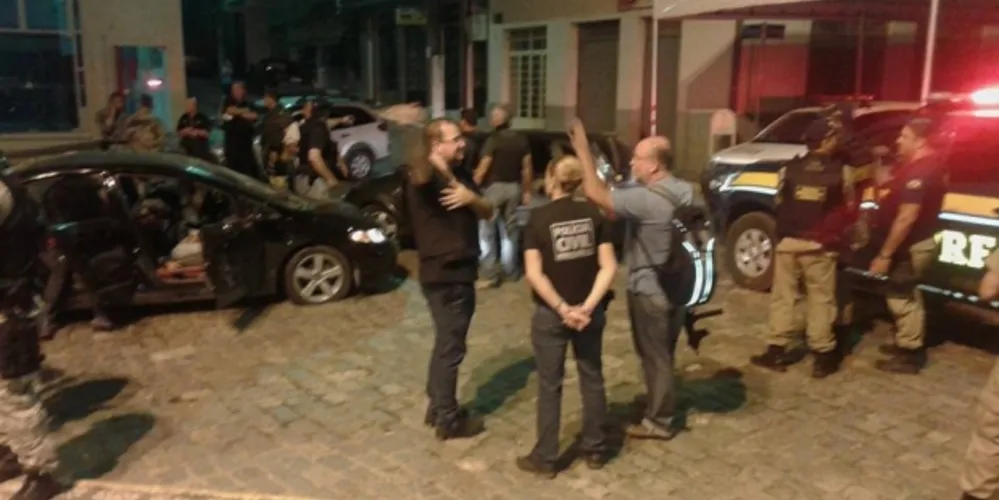 Imagem ilustrativa da imagem Polícia mata nove suspeitos de roubo em tiroteio
