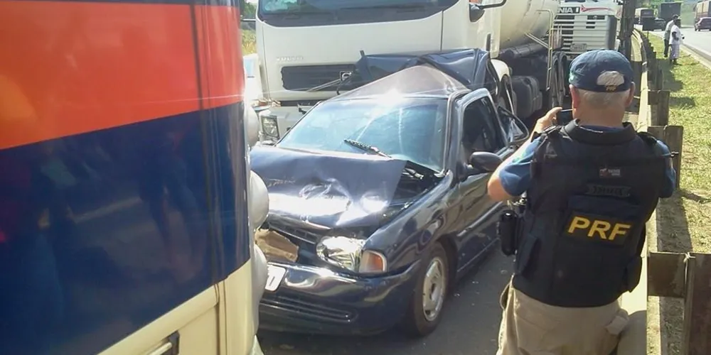 Imagem ilustrativa da imagem Engavetamento com 4 veículos fecha rodovia por 40 minutos