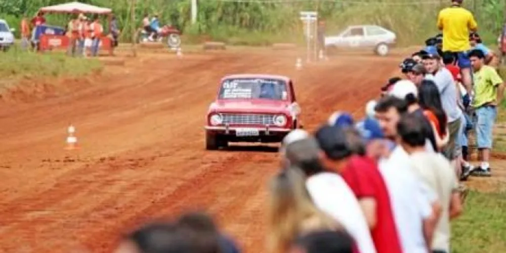 Imagem ilustrativa da imagem Arrancada na Terra movimenta autódromo no fim de semana