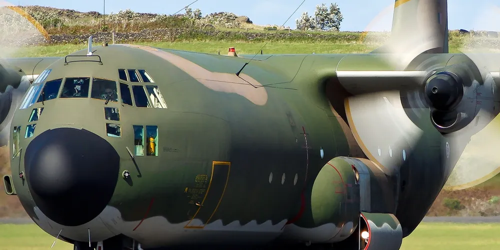 Imagem ilustrativa da imagem Queda de avião militar mata 103 pessoas na Argélia