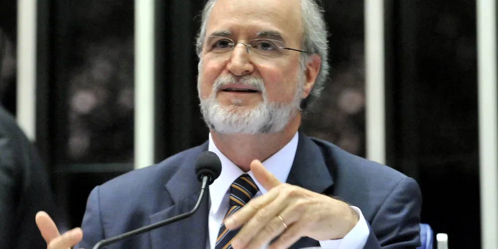 Imagem ilustrativa da imagem Deputado Azeredo alega inocência