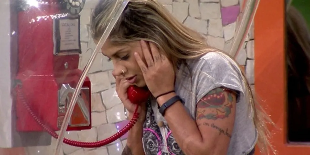 Imagem ilustrativa da imagem Vanessa atende primeiro Big Fone do BBB