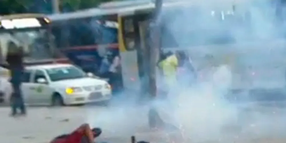 Imagem ilustrativa da imagem Bomba que atingiu cinegrafista foi atirada por manifestante