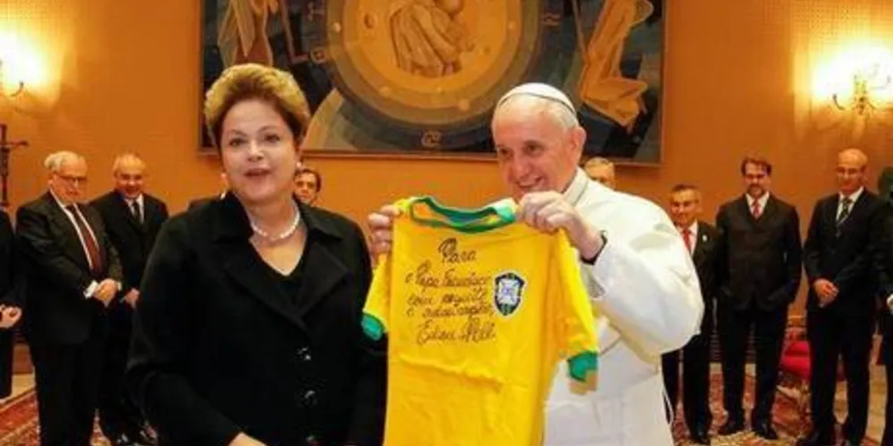 Imagem ilustrativa da imagem Dilma pede que papa traga mensagem contra racismo