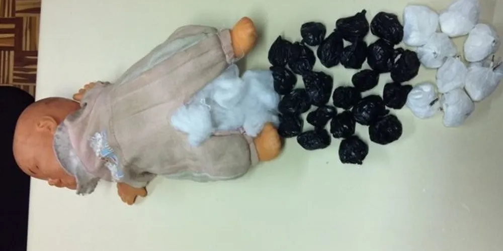 Imagem ilustrativa da imagem Denarc prende quatro suspeitos e apreende ‘boneca do crack’