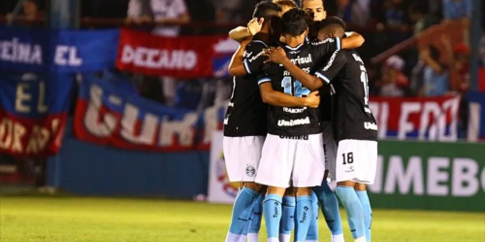 Imagem ilustrativa da imagem Grêmio vence e lidera grupo da morte na Libertadores