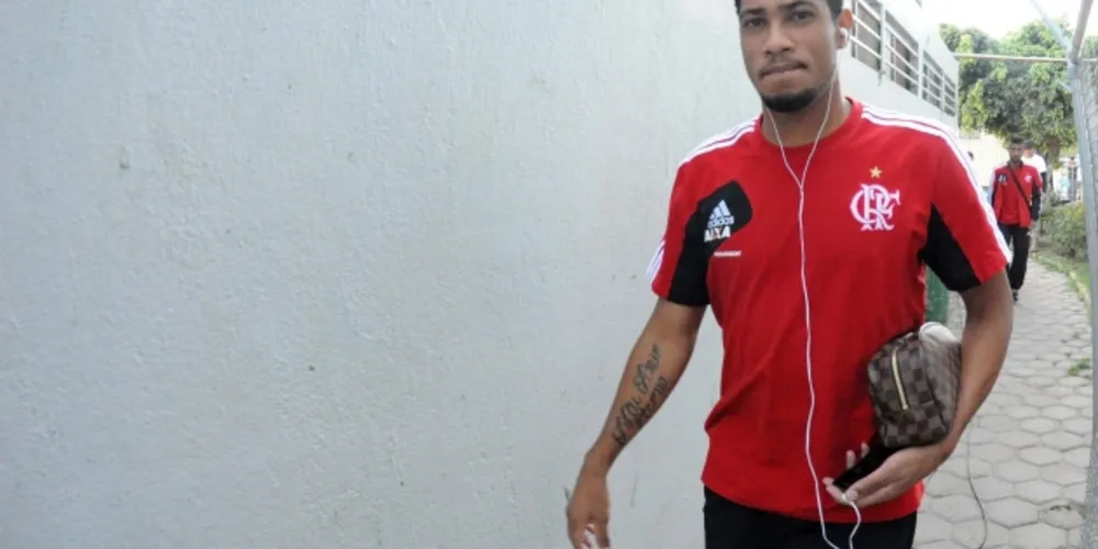 Imagem ilustrativa da imagem Flamengo aceita proposta e vende Hernane para a China