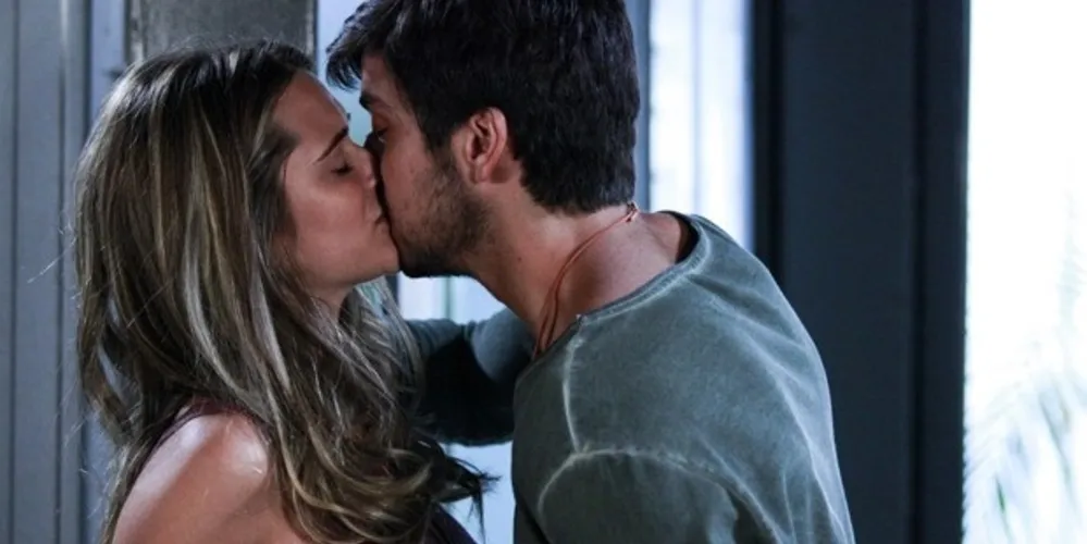 Imagem ilustrativa da imagem Marlon se declara para Lili e diz que está apaixonado