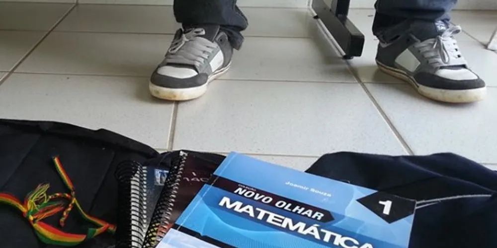 Imagem ilustrativa da imagem Garotos são detidos por traficar em frente à escola