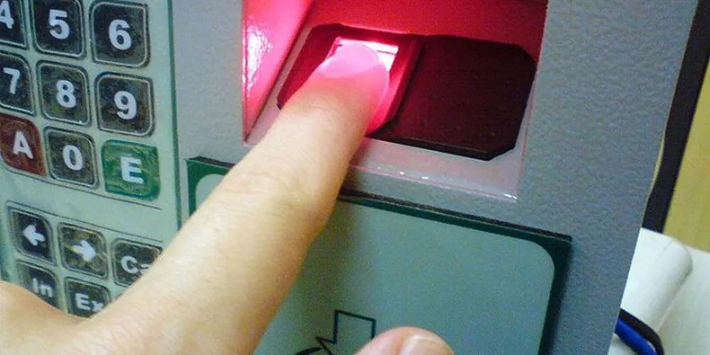 Imagem ilustrativa da imagem Fraude no ponto eletrônico do porto de Paranaguá é alvo do MP