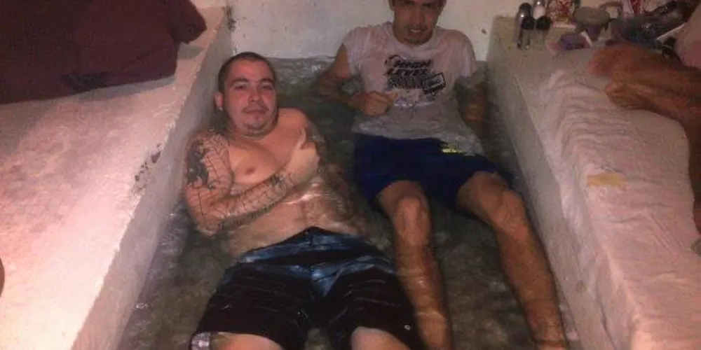 Imagem ilustrativa da imagem Preso publica foto de piscina dentro de cadeia