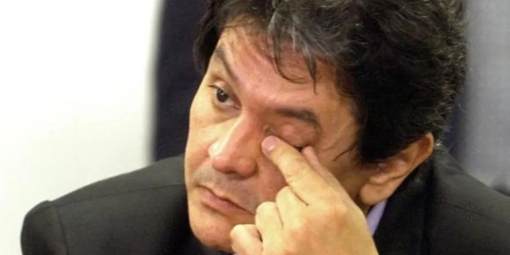 Imagem ilustrativa da imagem Ex-deputado Roberto Jefferson se entrega à Polícia Federal