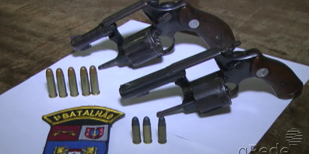 Imagem ilustrativa da imagem Dois são presos com armas perto de cemitério