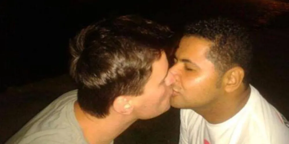 Imagem ilustrativa da imagem Vereador publica foto beijando outro homem
