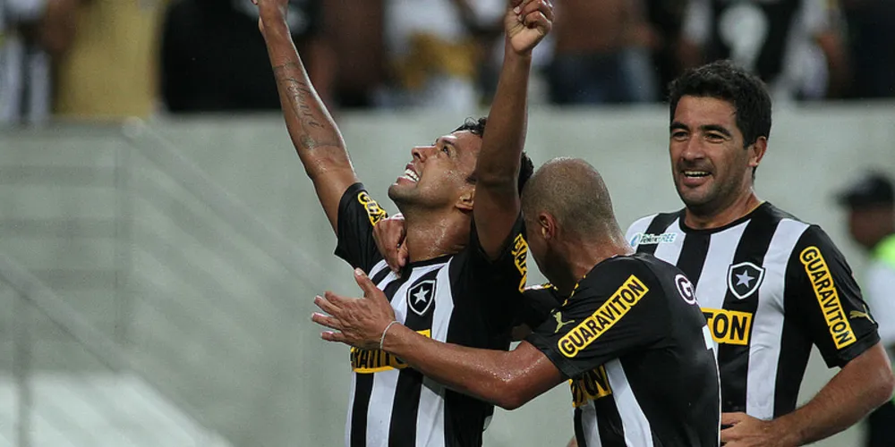 Imagem ilustrativa da imagem Botafogo goleia e se classifica na Libertadores