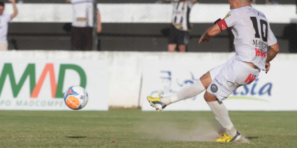 Imagem ilustrativa da imagem Operário vence Cianorte por 3 a 1 e fica mais longe do descenso 