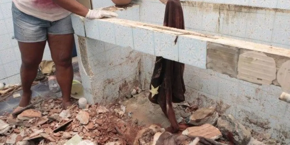 Imagem ilustrativa da imagem Polícia prende mulher acusada de matar a mãe e concretar o corpo