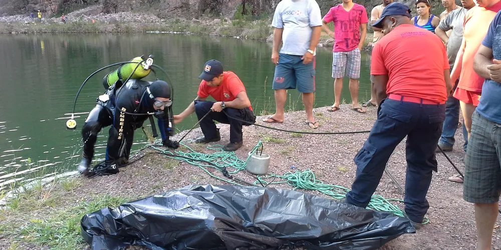 Imagem ilustrativa da imagem Corpo de Bombeiros encontra corpo no Lago Azul