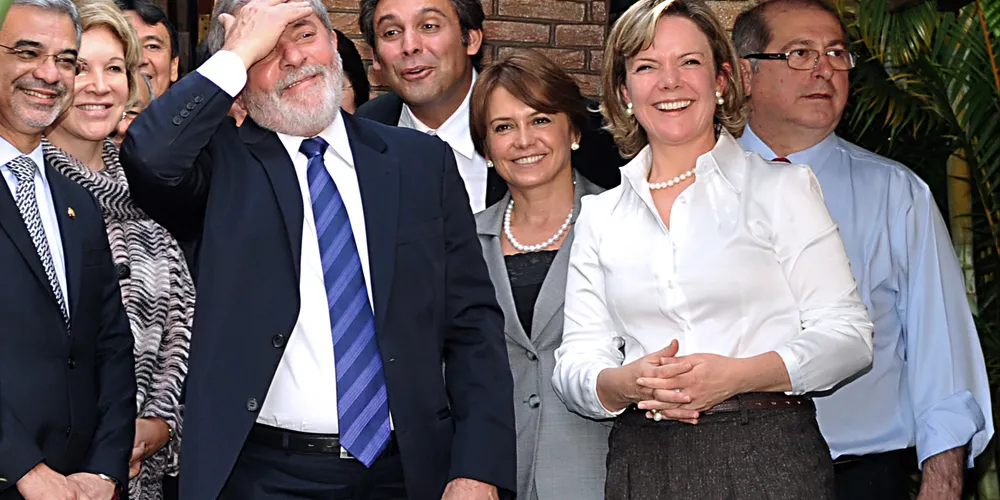 Imagem ilustrativa da imagem Lula se antecipa e lança Gleisi ao governo do Paraná