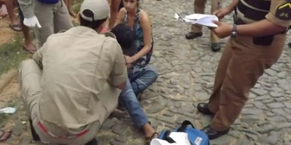 Imagem ilustrativa da imagem Jovem é baleado enquanto conversava na esquina de casa