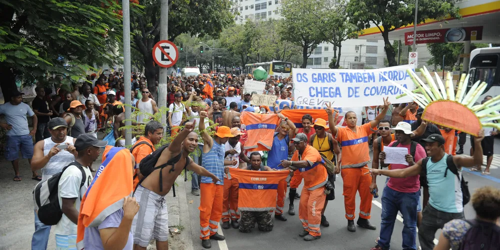 Imagem ilustrativa da imagem Garis protestam no Rio e dizem que vão continuar em greve