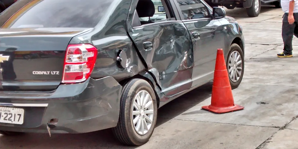 Imagem ilustrativa da imagem Carro avança preferencial e é atingido por ônibus