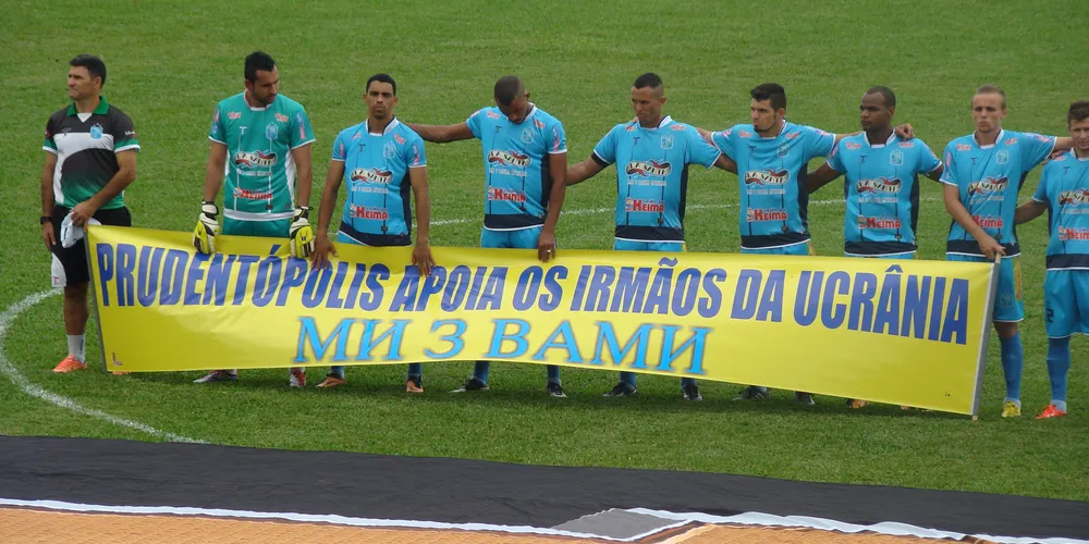 Imagem ilustrativa da imagem Elenco do Prudentópolis presta solidariedade a ucranianos